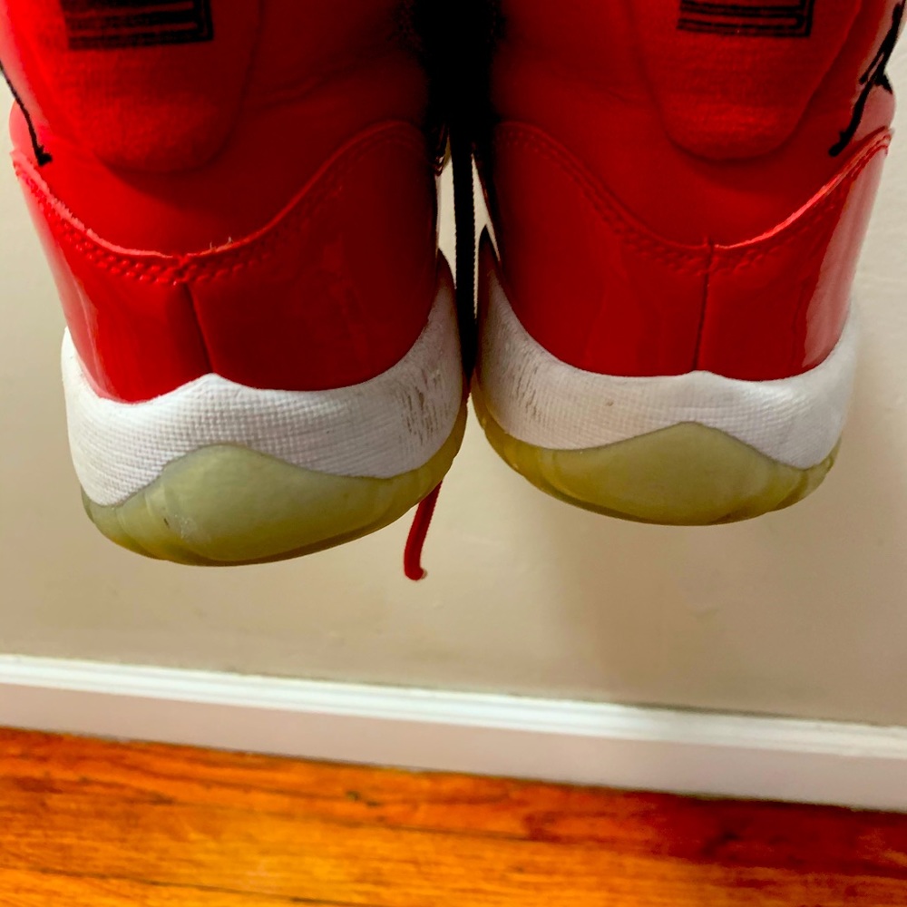 Jordan’s red boys 6.5 in great condition